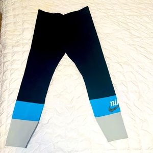 Nike Sportswear Essential Leggings